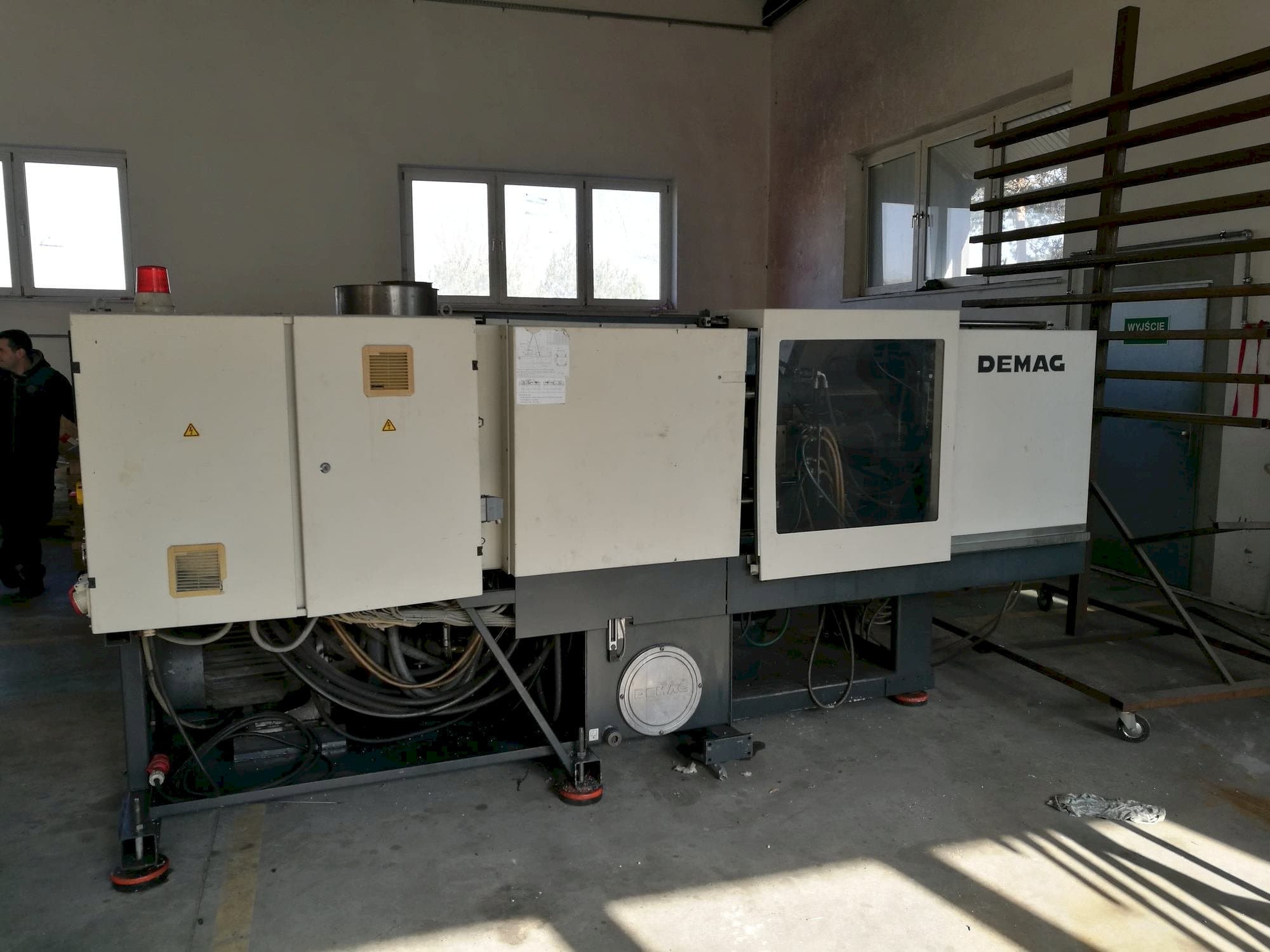 Vista frontale della macchina DEMAG ERGOtech - compact 800-310