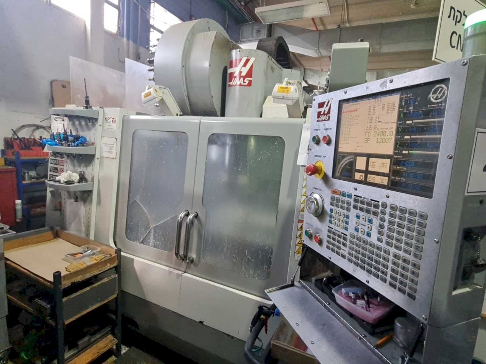 Vista frontale della macchina HAAS VF-3SS