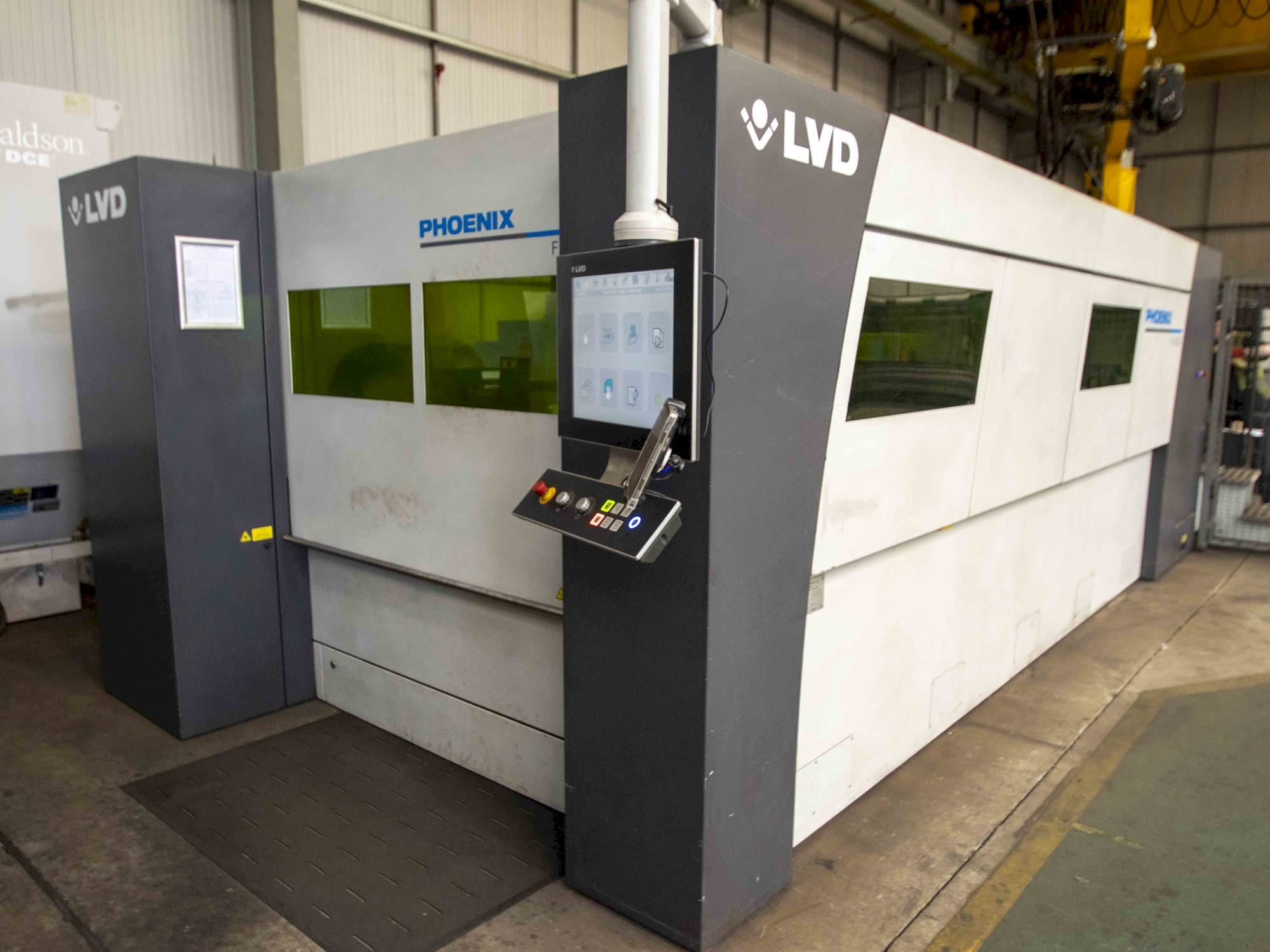 Vista frontale della macchina LVD