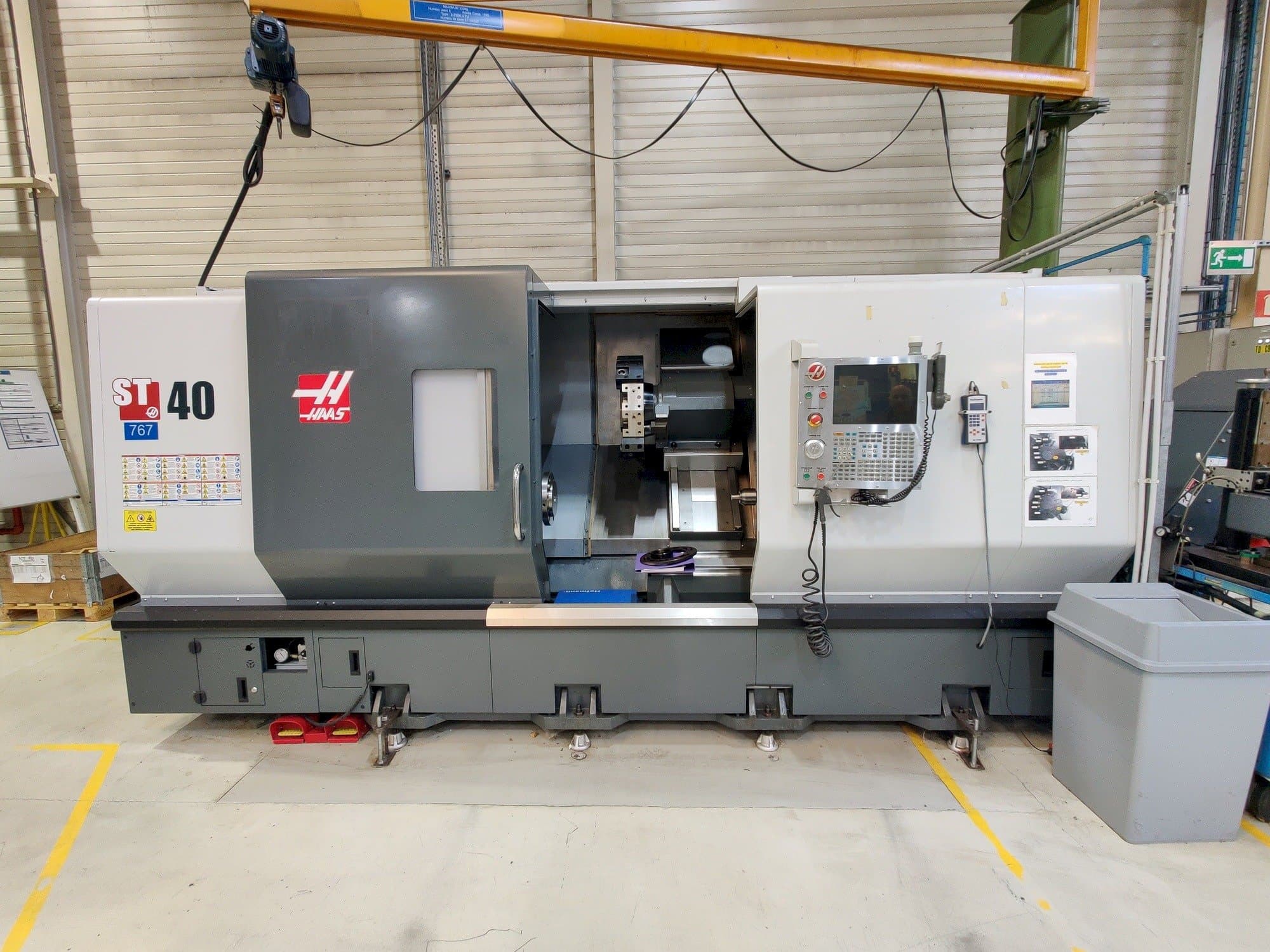 Vista frontale della macchina HAAS ST-40