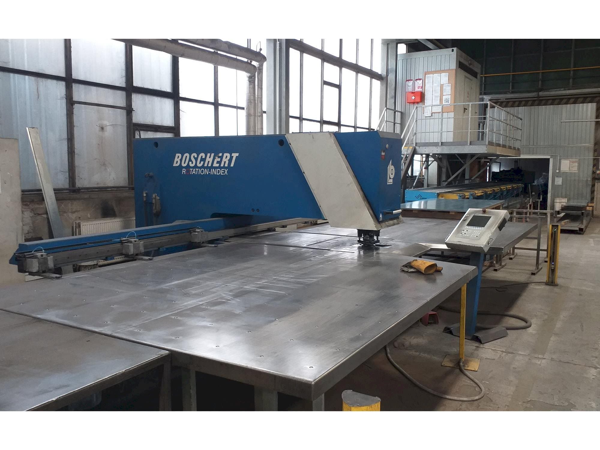 Vista frontale della macchina Boschert Ecco Line Compact CNC32060