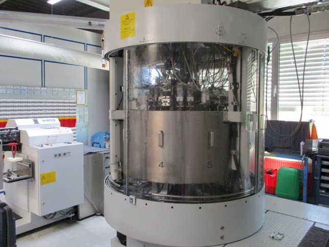 Vista frontale della macchina MIKRON Multistar CX-24