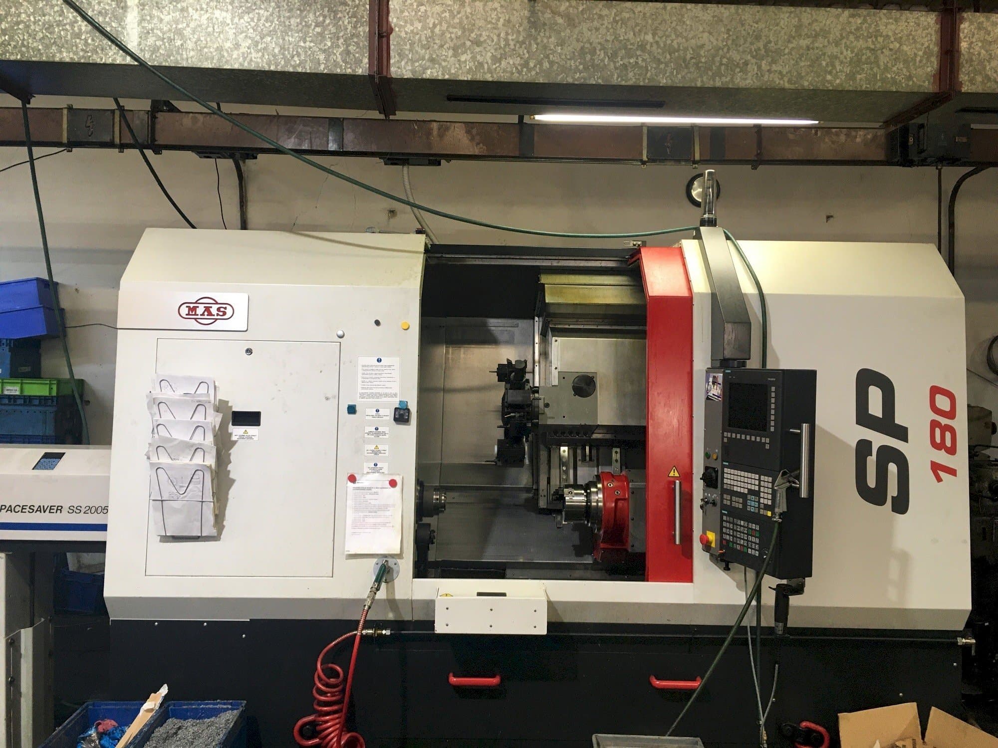 Vista frontale della macchina KOVOSVIT MAS SP 180 SY