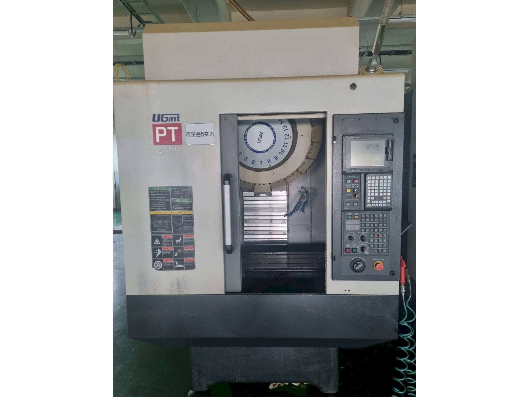 Vista frontale della macchina UGINT PT400S