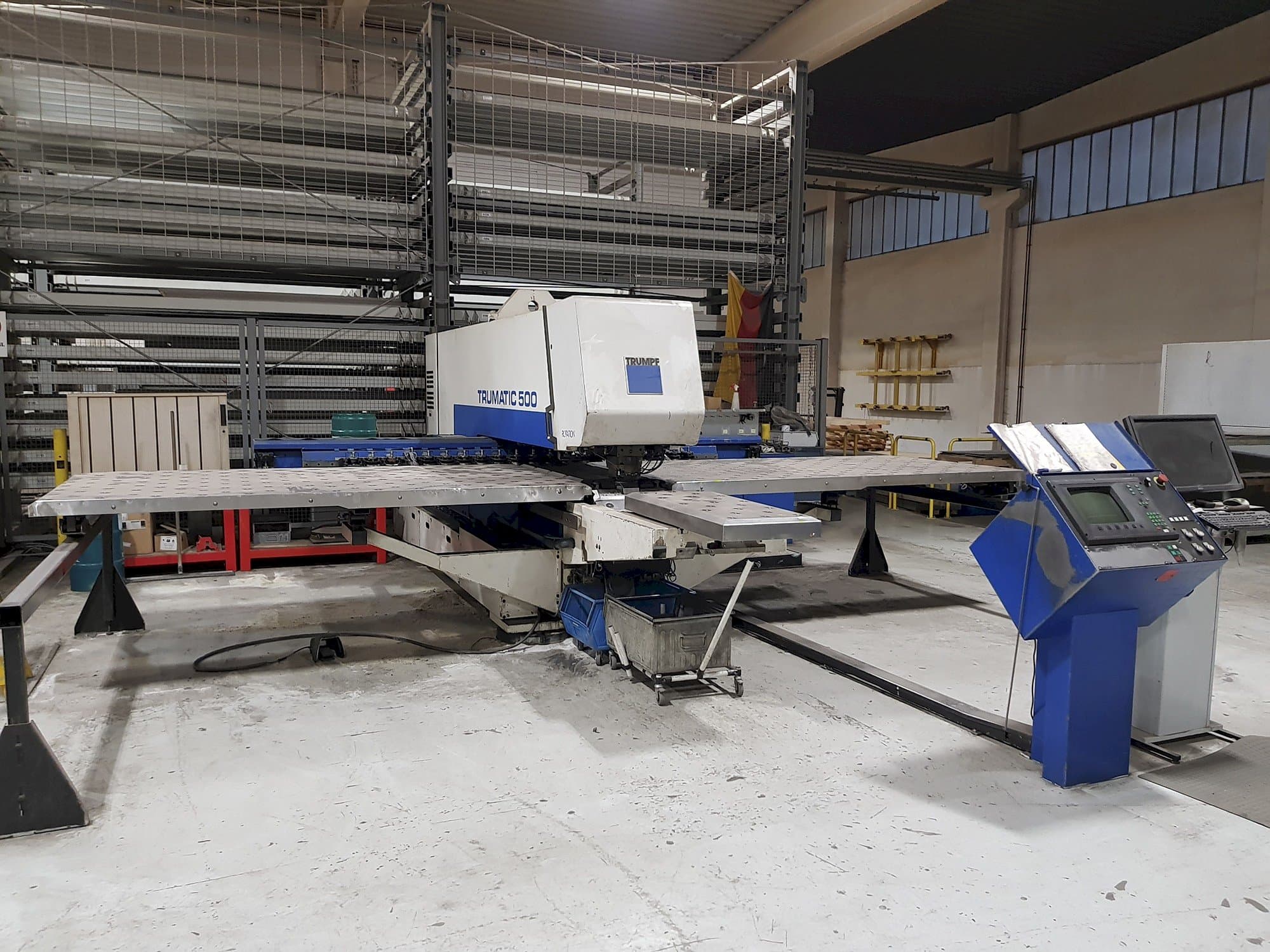 Vista frontale della macchina Trumpf Trumatic 500
