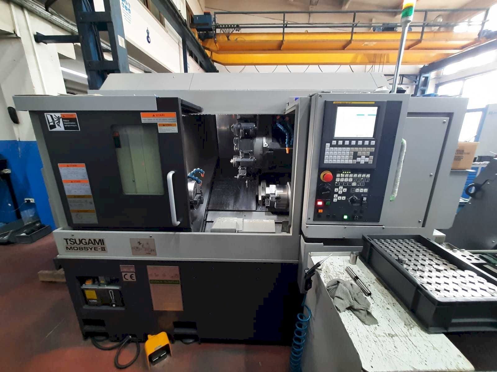 Vista frontale della macchina TSUGAMI MO8SYE-II