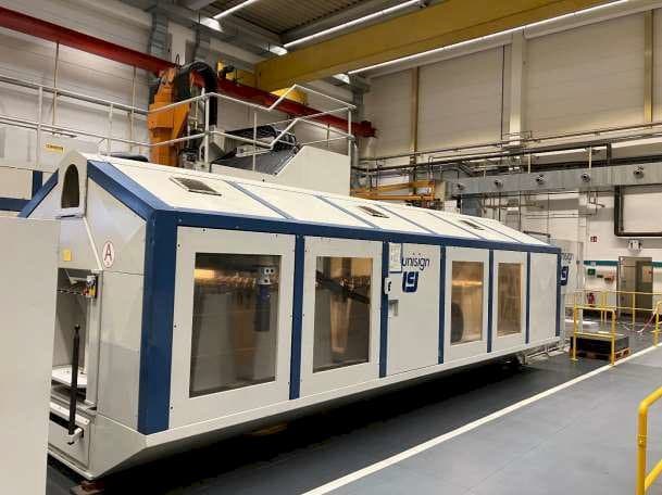 Vista frontale della macchina Unisign UNICOM 8