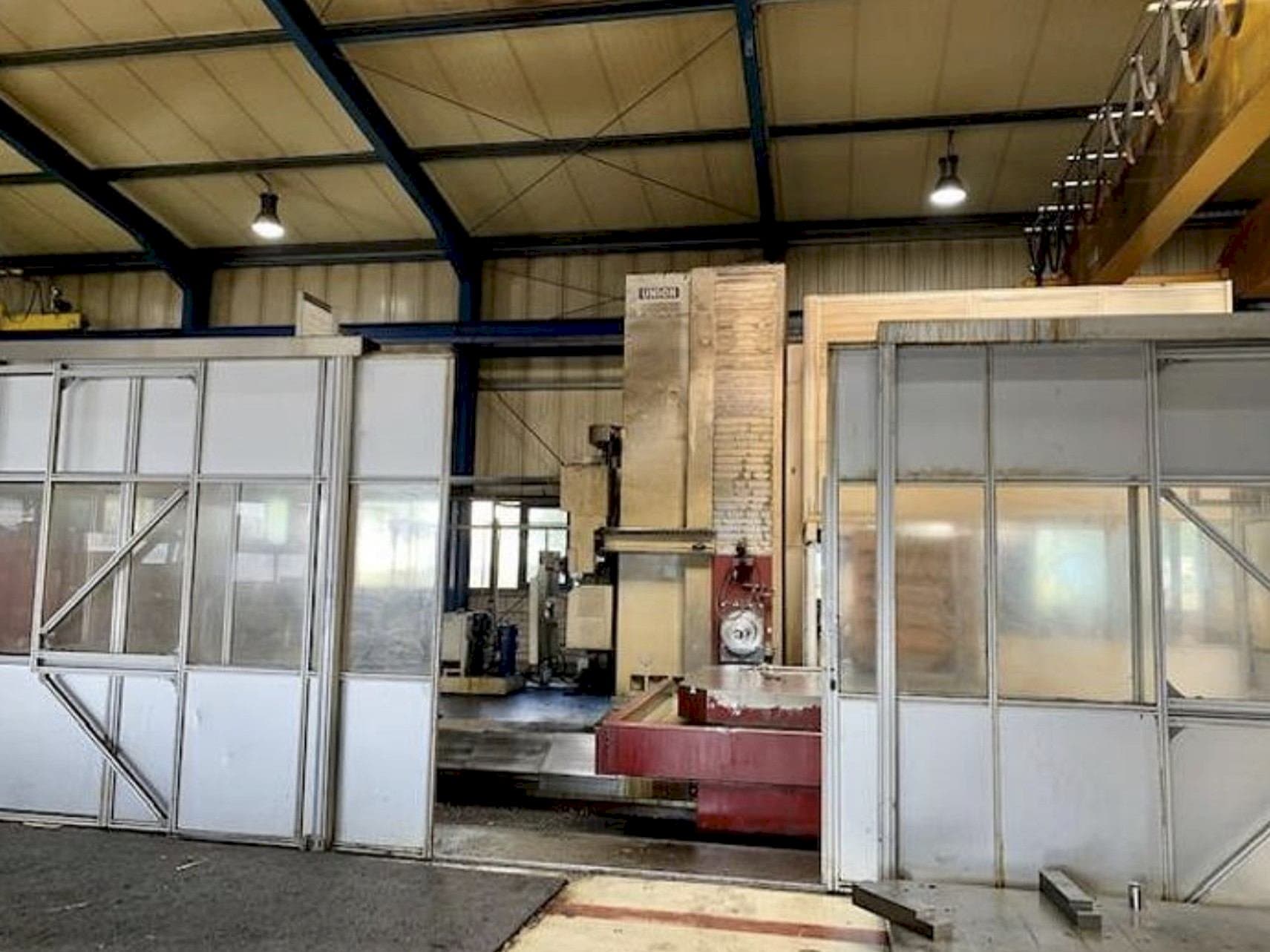 Vista frontale della macchina UNION KC 150