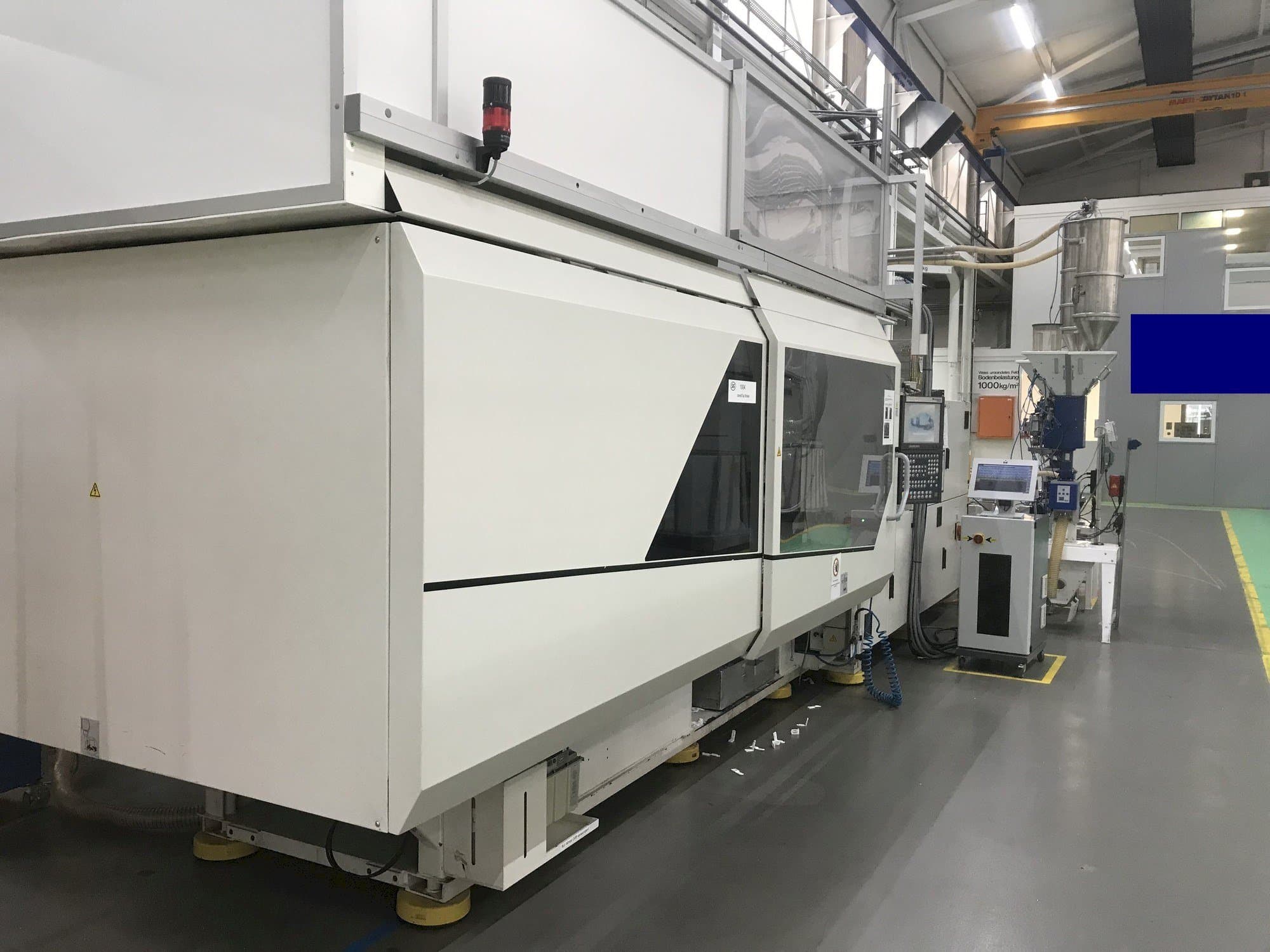 Vista frontale della macchina DEMAG SP 350/820-2500