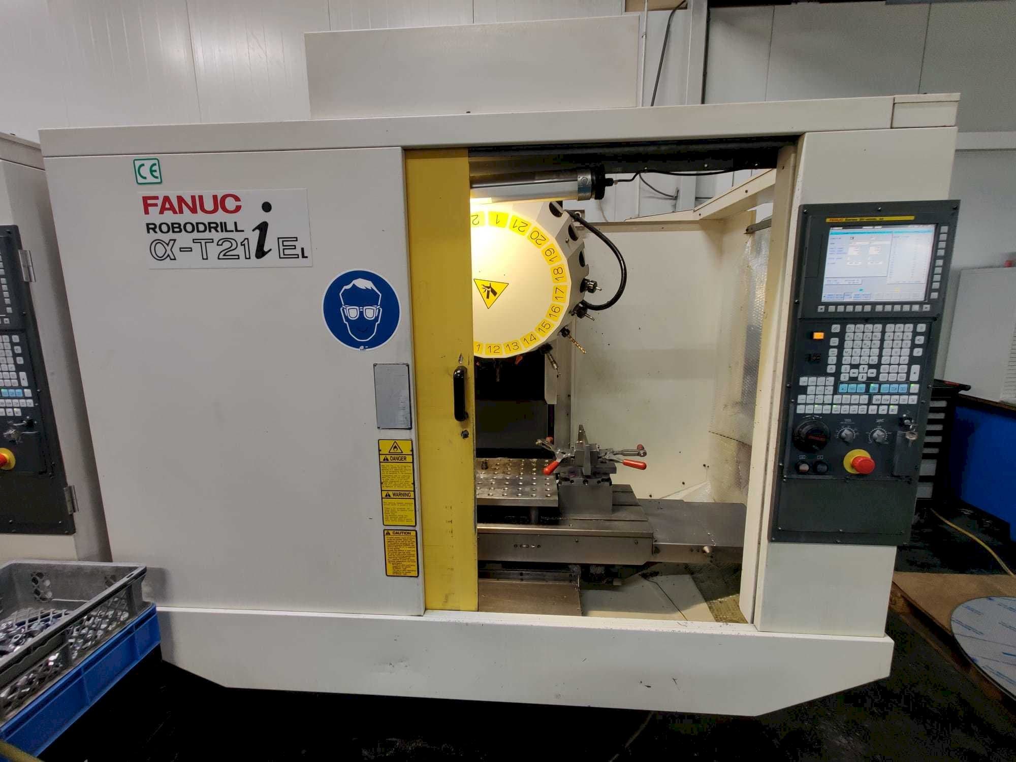Vista frontale della macchina FANUC Robodrill α-T21iEL