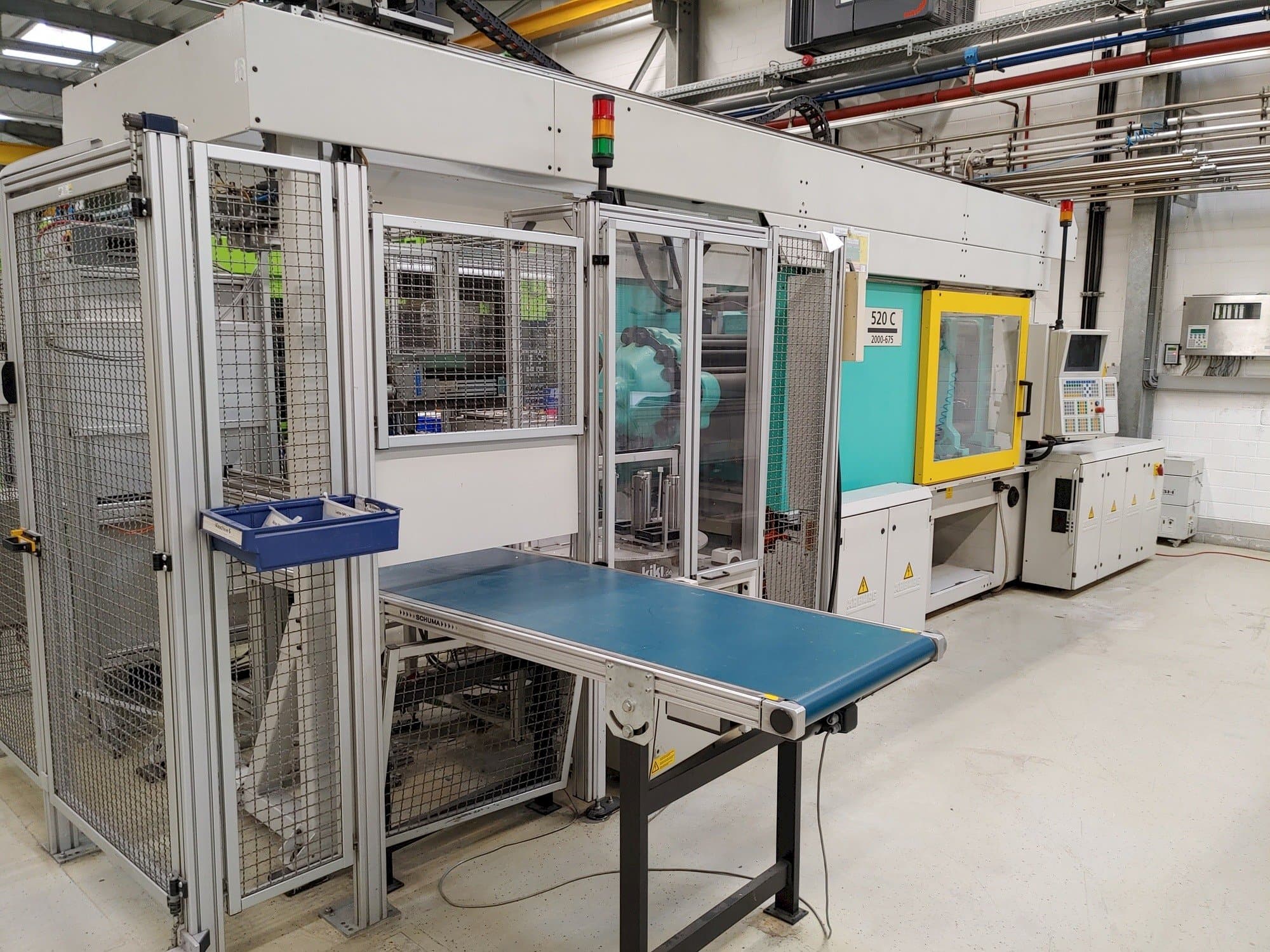 Vista frontale della macchina Arburg Allrounder 520 C 2000-675