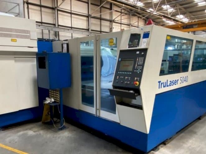 Vista frontale della macchina Trumpf TruLaser 5040