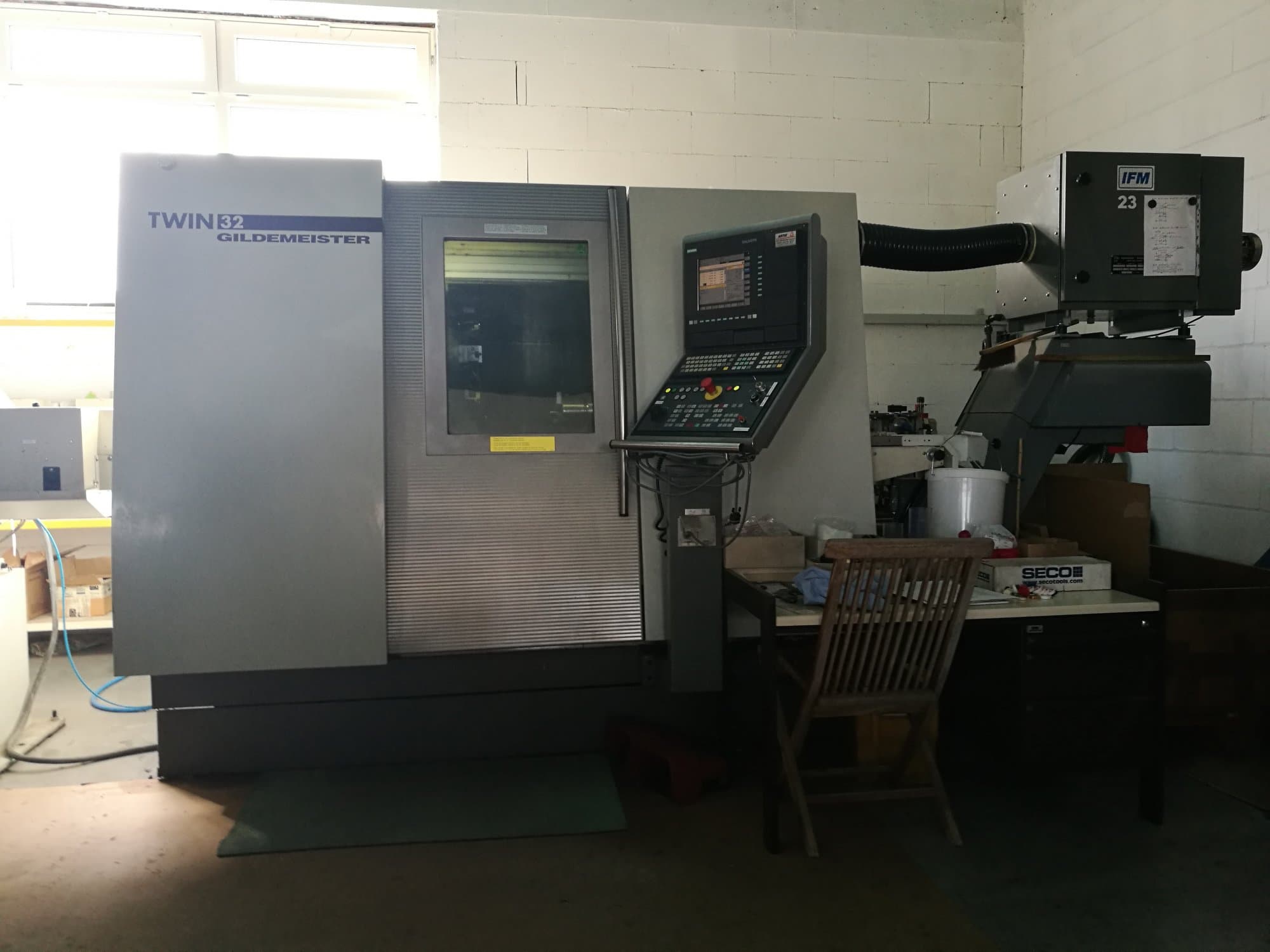 Vista frontale 2 della macchina Gildemeister TWIN 32