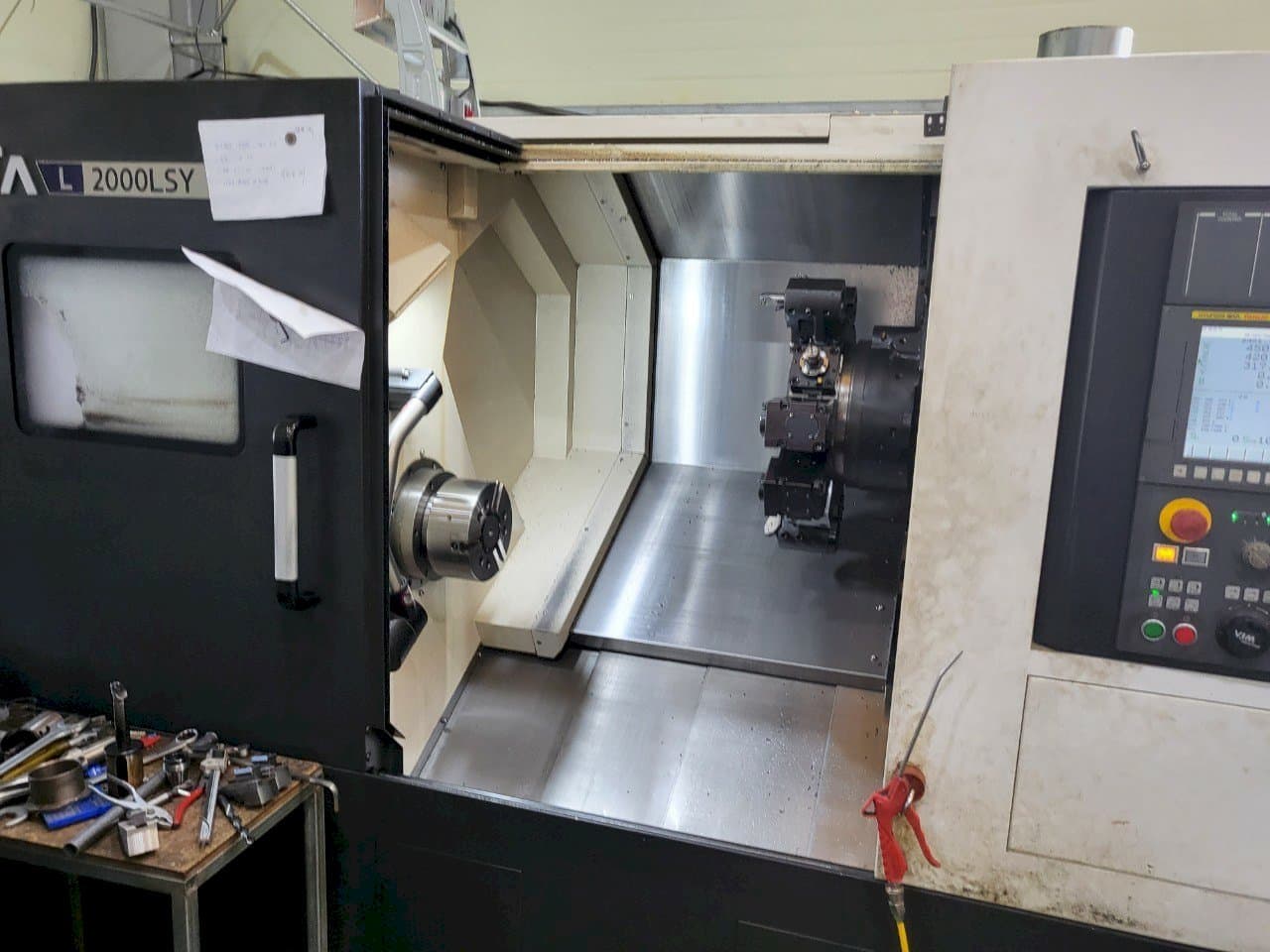 Vista frontale della macchina Hyundai Wia L2000LSY