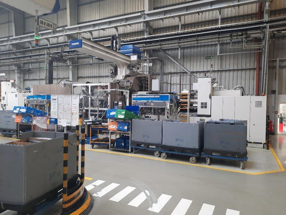 Vista frontale della macchina Battenfeld 2000/19000