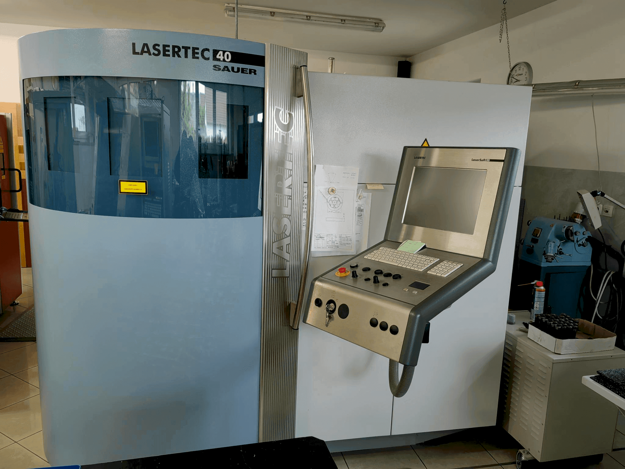 Vista frontale della macchina DMG SAUER LASERTEC 40  (2008)