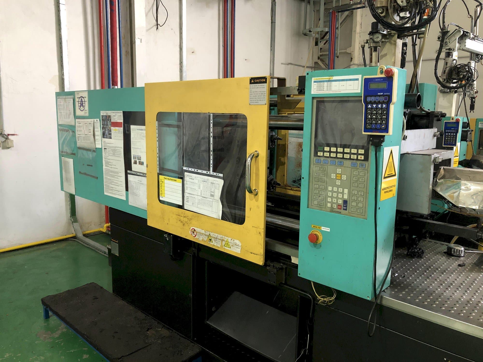 Vista frontale della macchina Hyundai K-150V