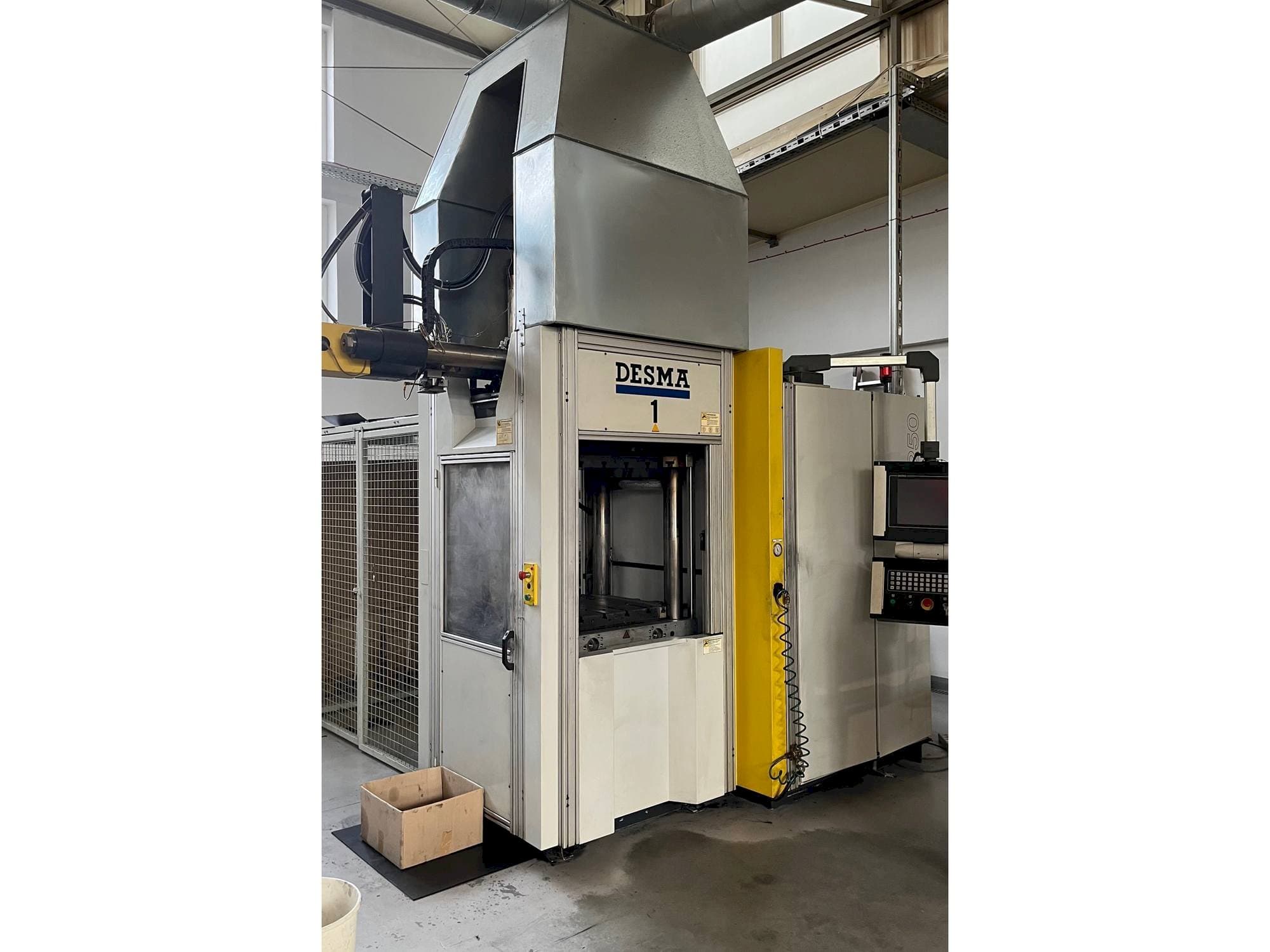 Vista frontale della macchina Kloeckner Desma 968.250 ZO