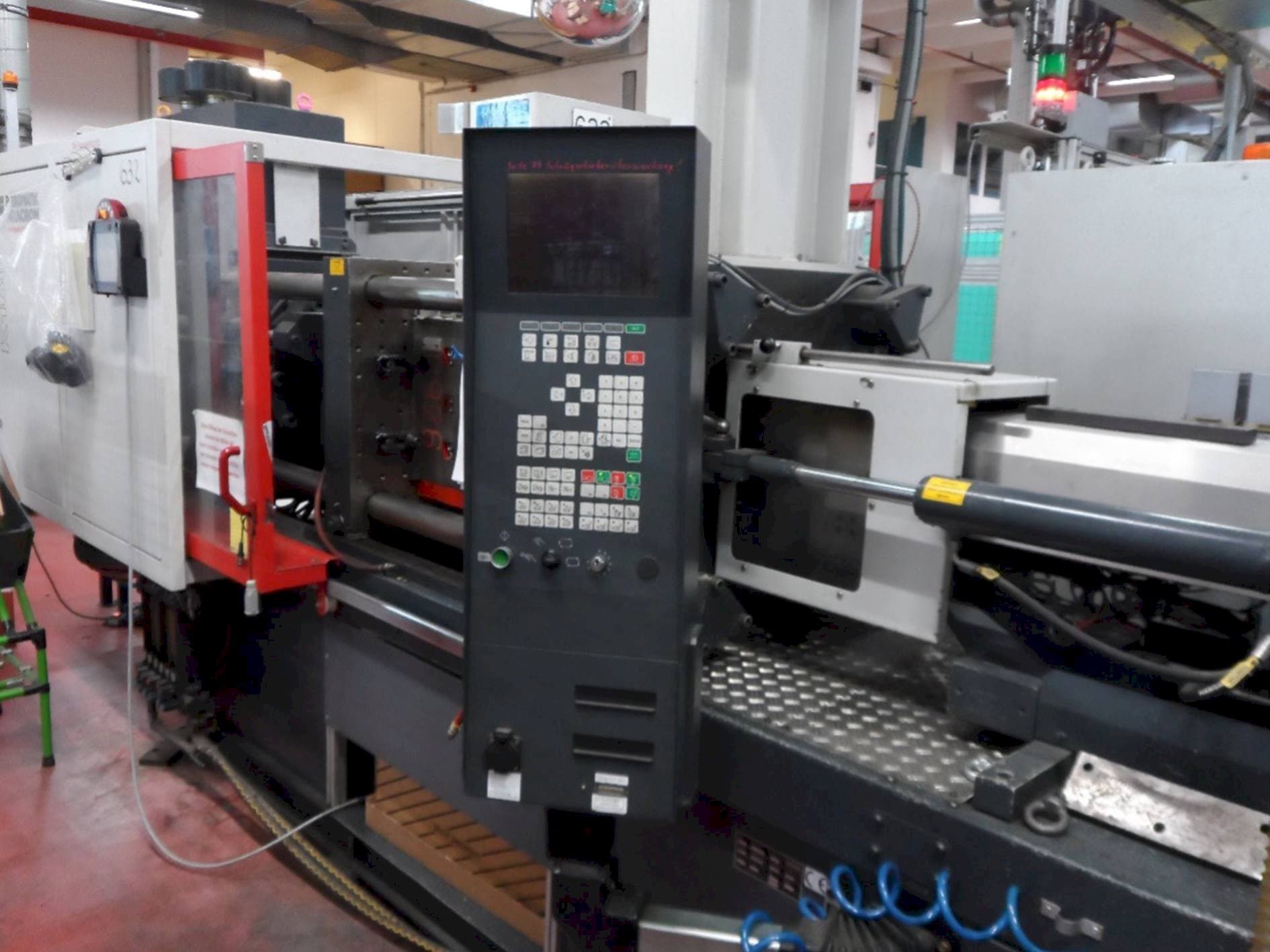 Vista frontale della macchina FERROMATIK MILACRON K-Tec 160S