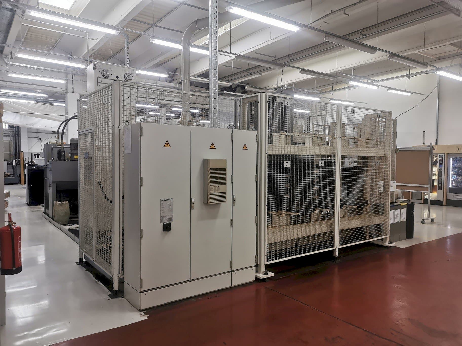 Vista frontale della macchina HELLER MC 16