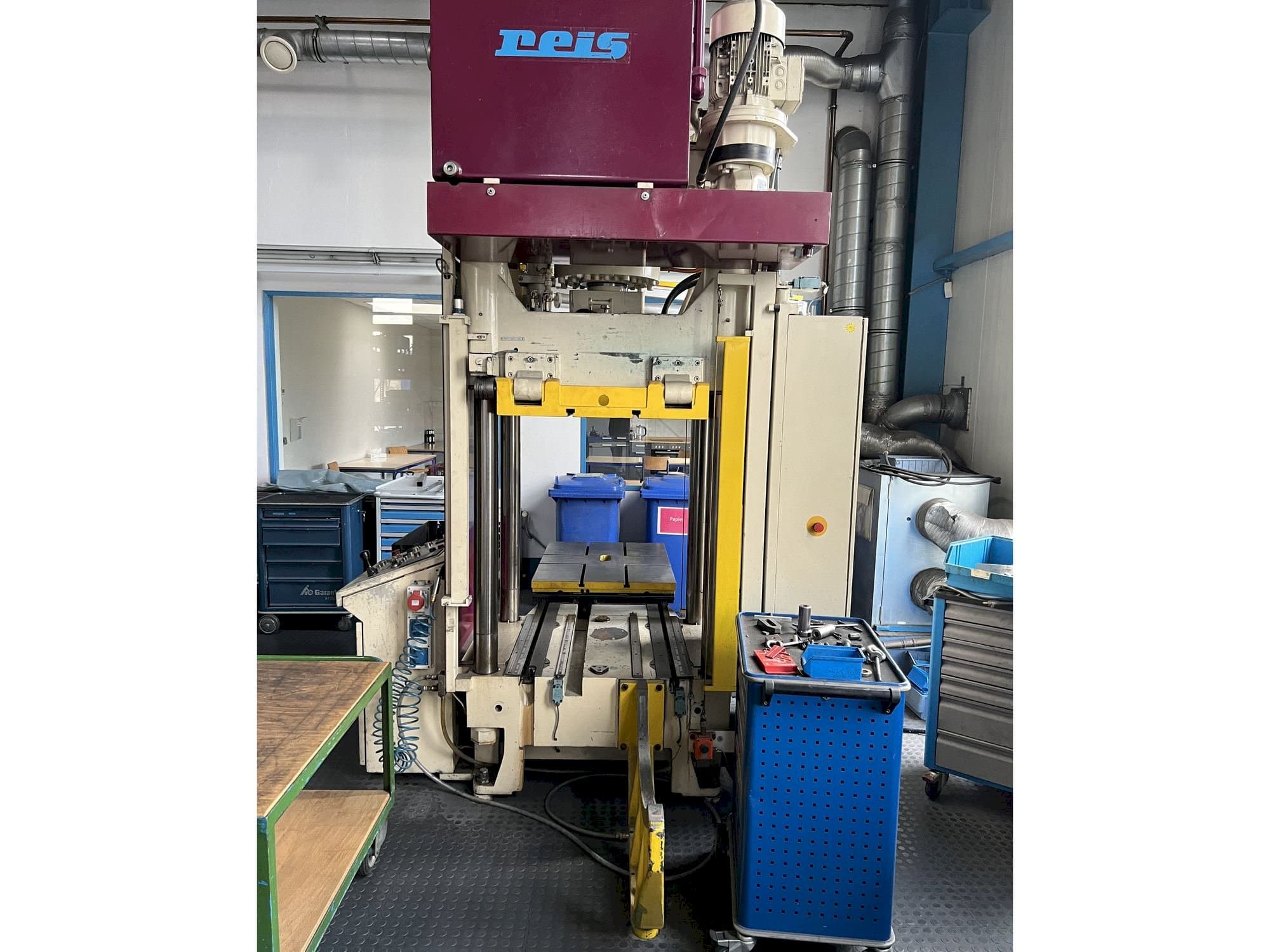 Vista frontale della macchina Reis Tus 80-100