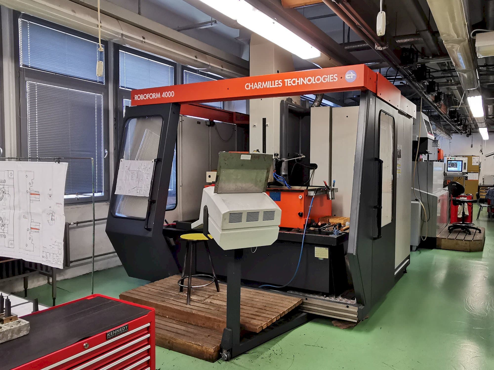 Vista frontale della macchina CHARMILLES Roboform 4000