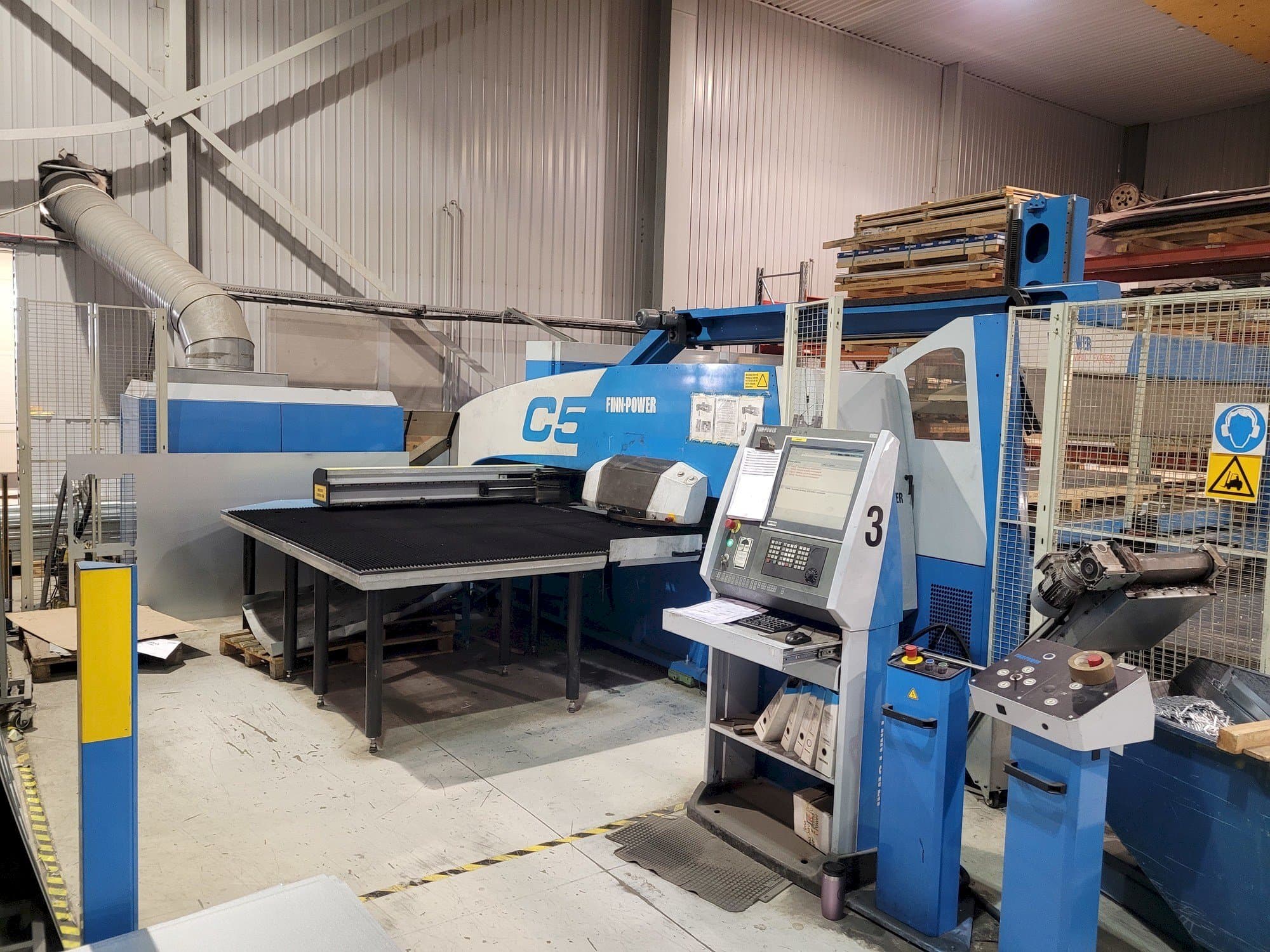 Vista frontale della macchina Finn-Power C5 12 43 with Compact Express