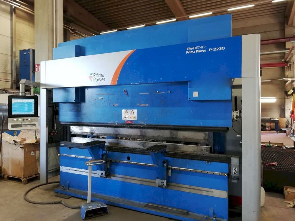 Vista lato destro della macchina Prima Power P-2230