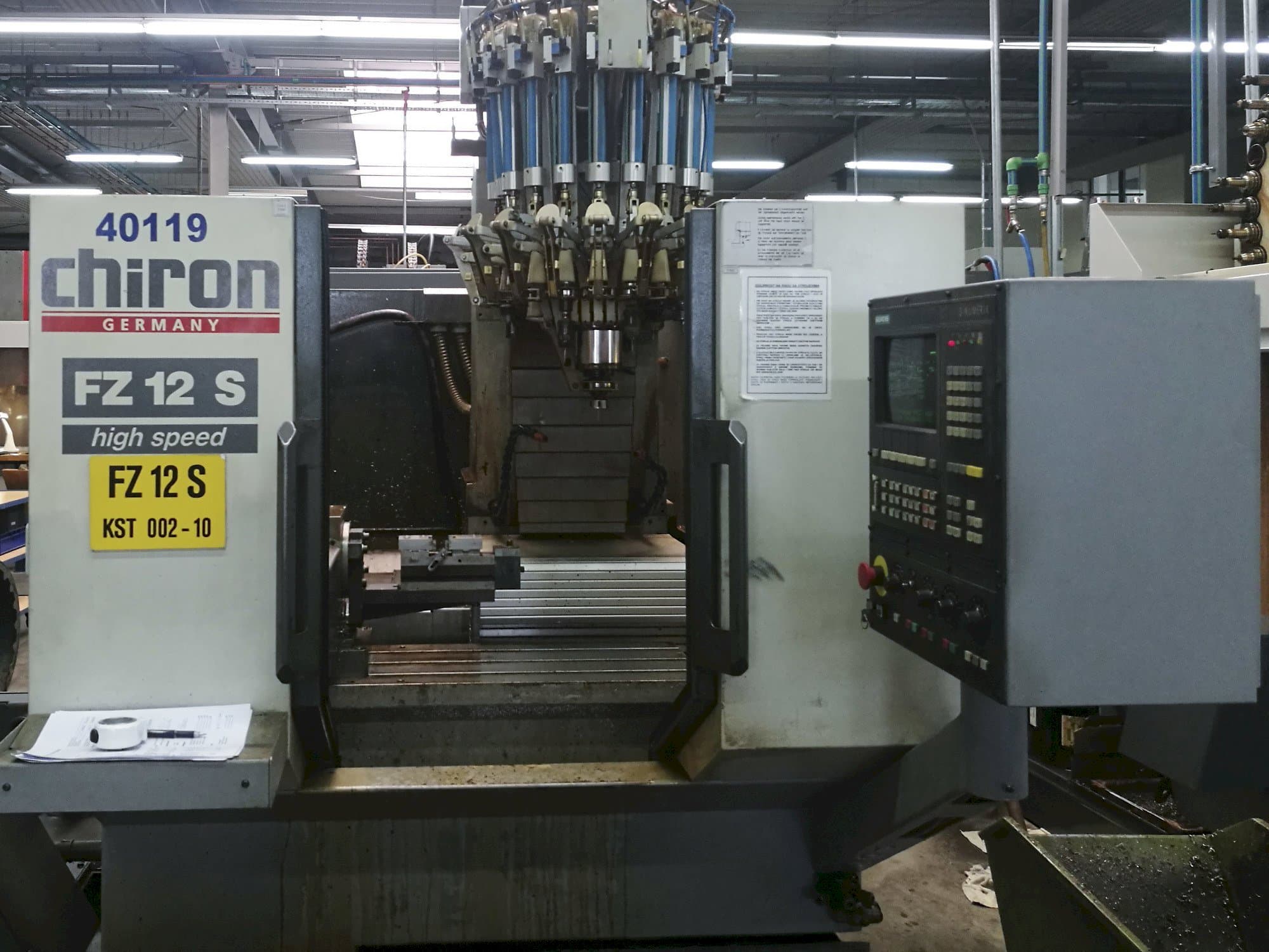 Vista frontale della macchina CHIRON FZ 12 S