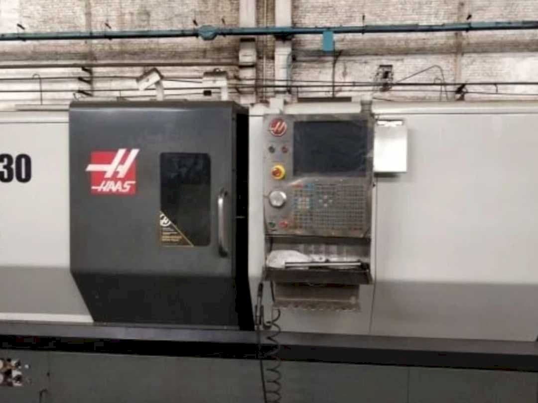 Vista frontale della macchina HAAS ST-30