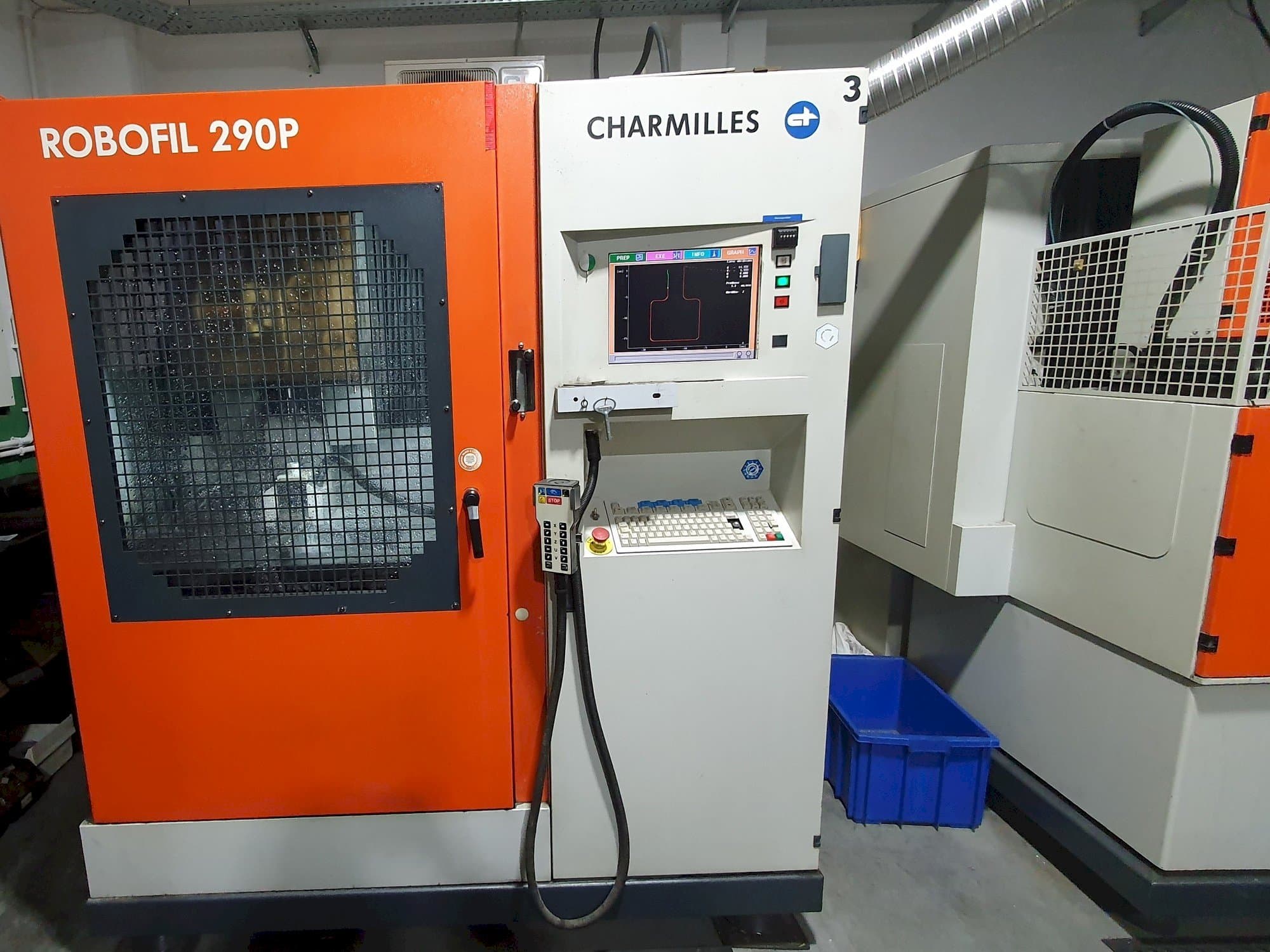 Vista frontale della macchina CHARMILLES Robofil 290P