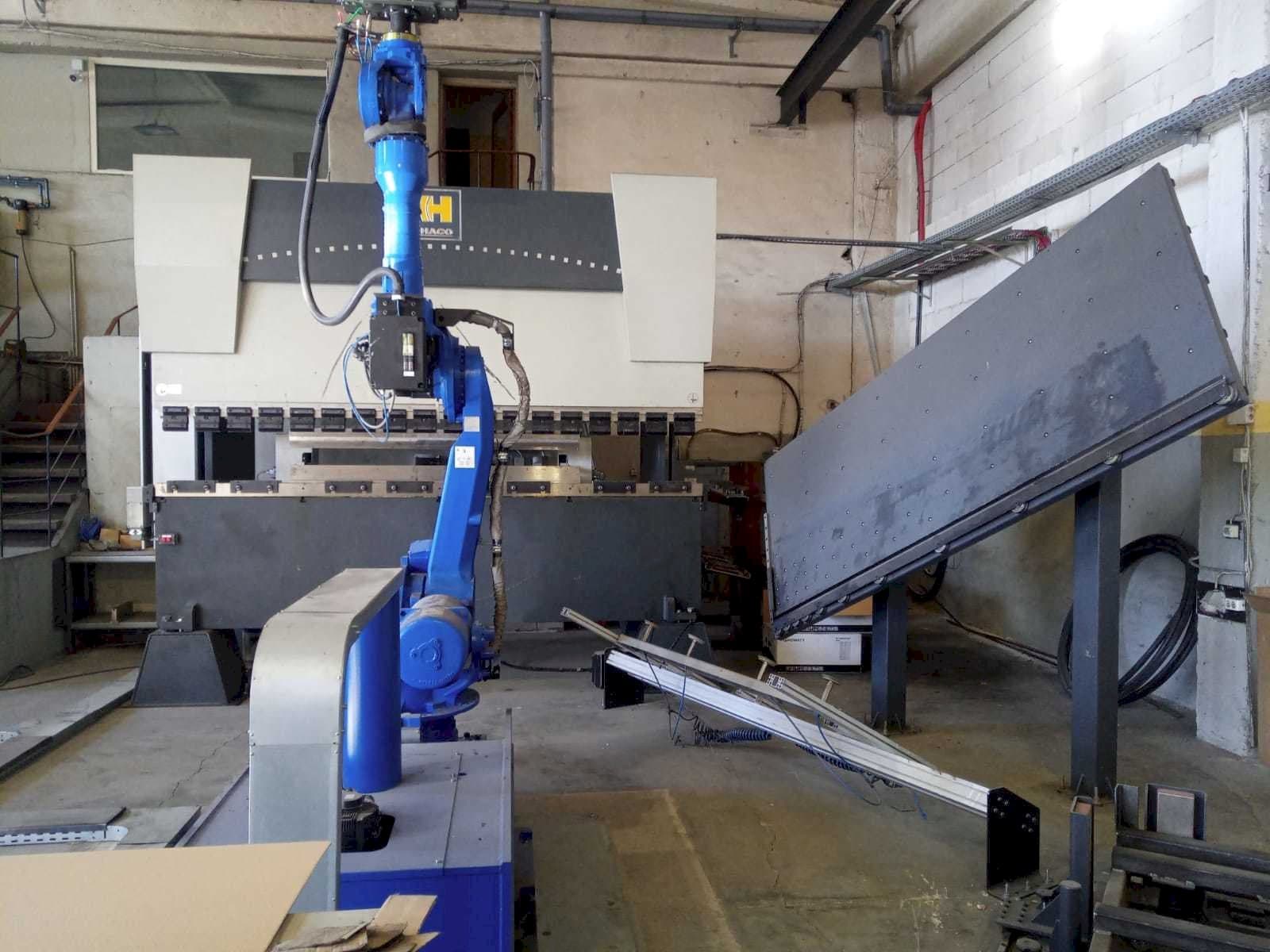 Vista frontale della macchina HACO ERM 36150