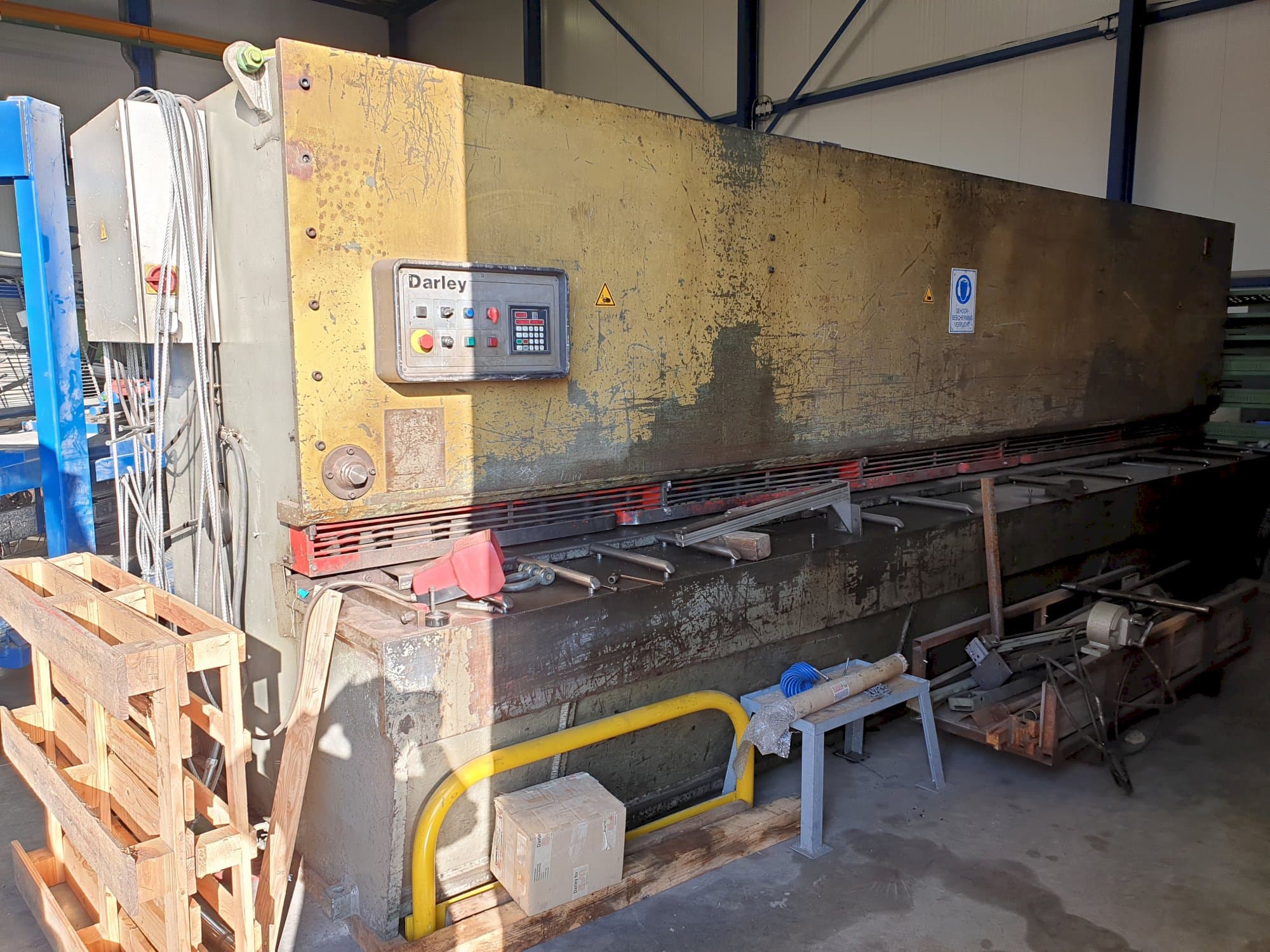 Vista lato sinistro della macchina Darley VS 6100X8