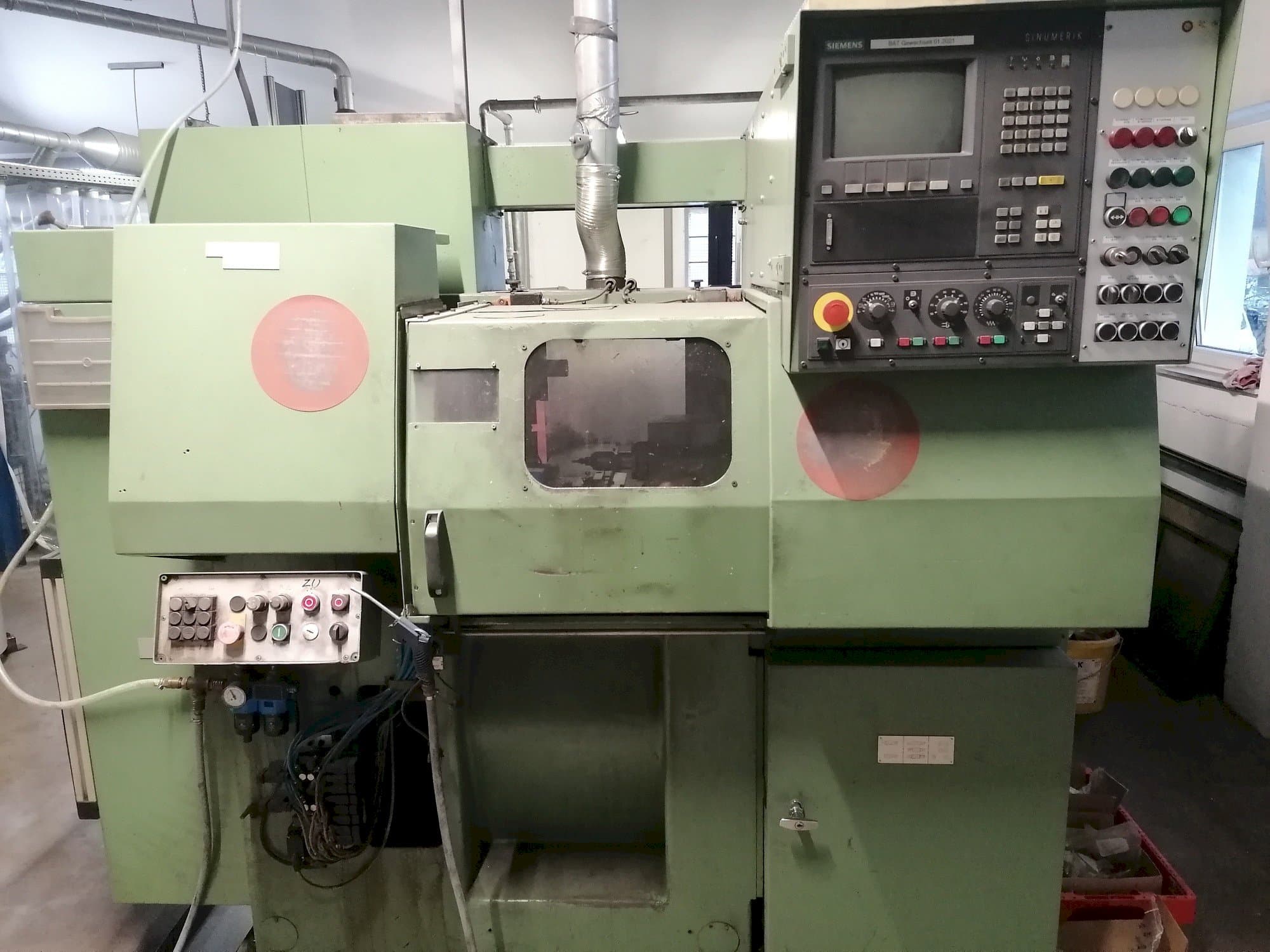 Vista frontale della macchina Scherer - Feinbau Snc 100 (1999)