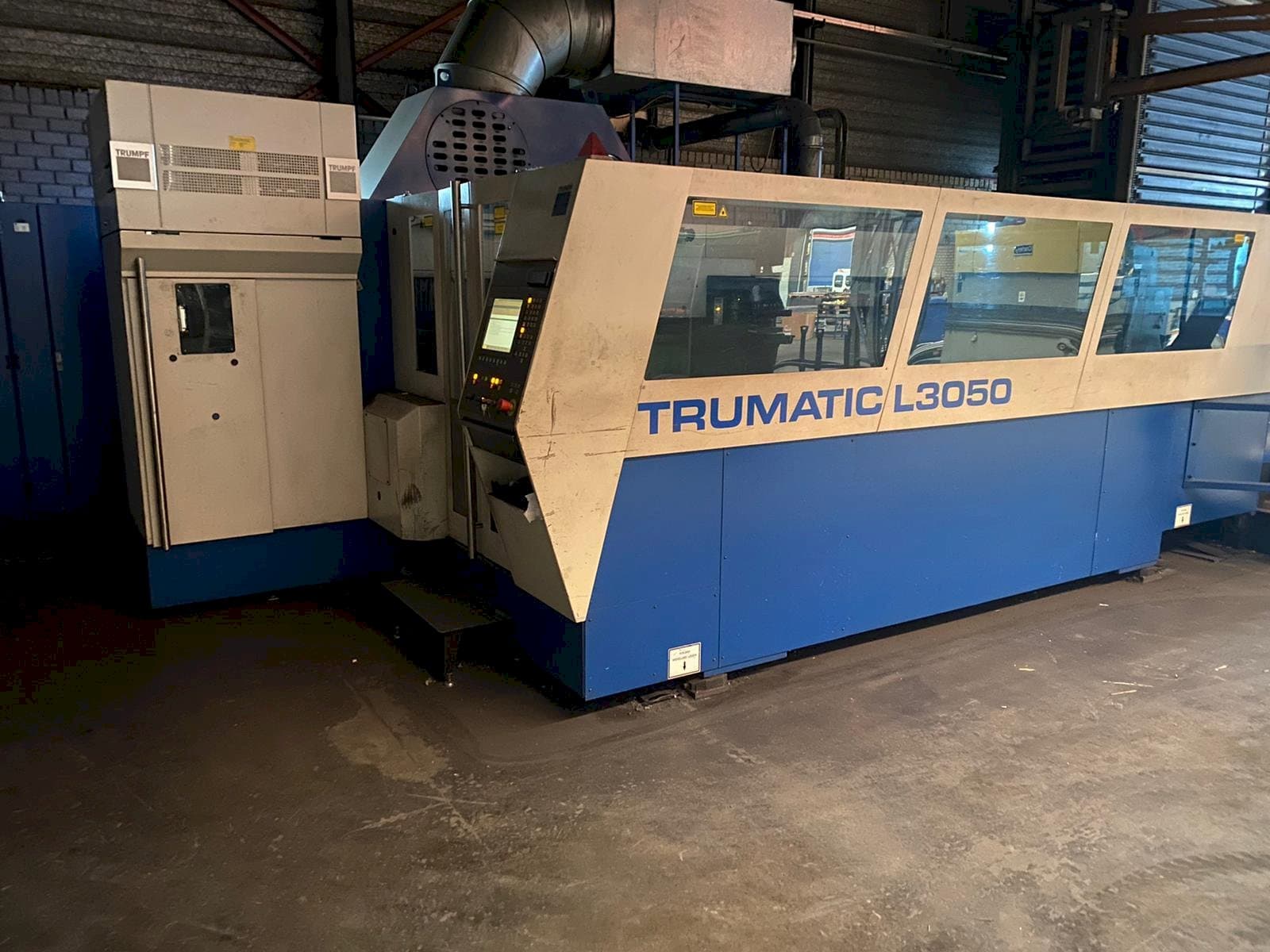 Vista frontale della macchina Trumpf Trumatic L3050