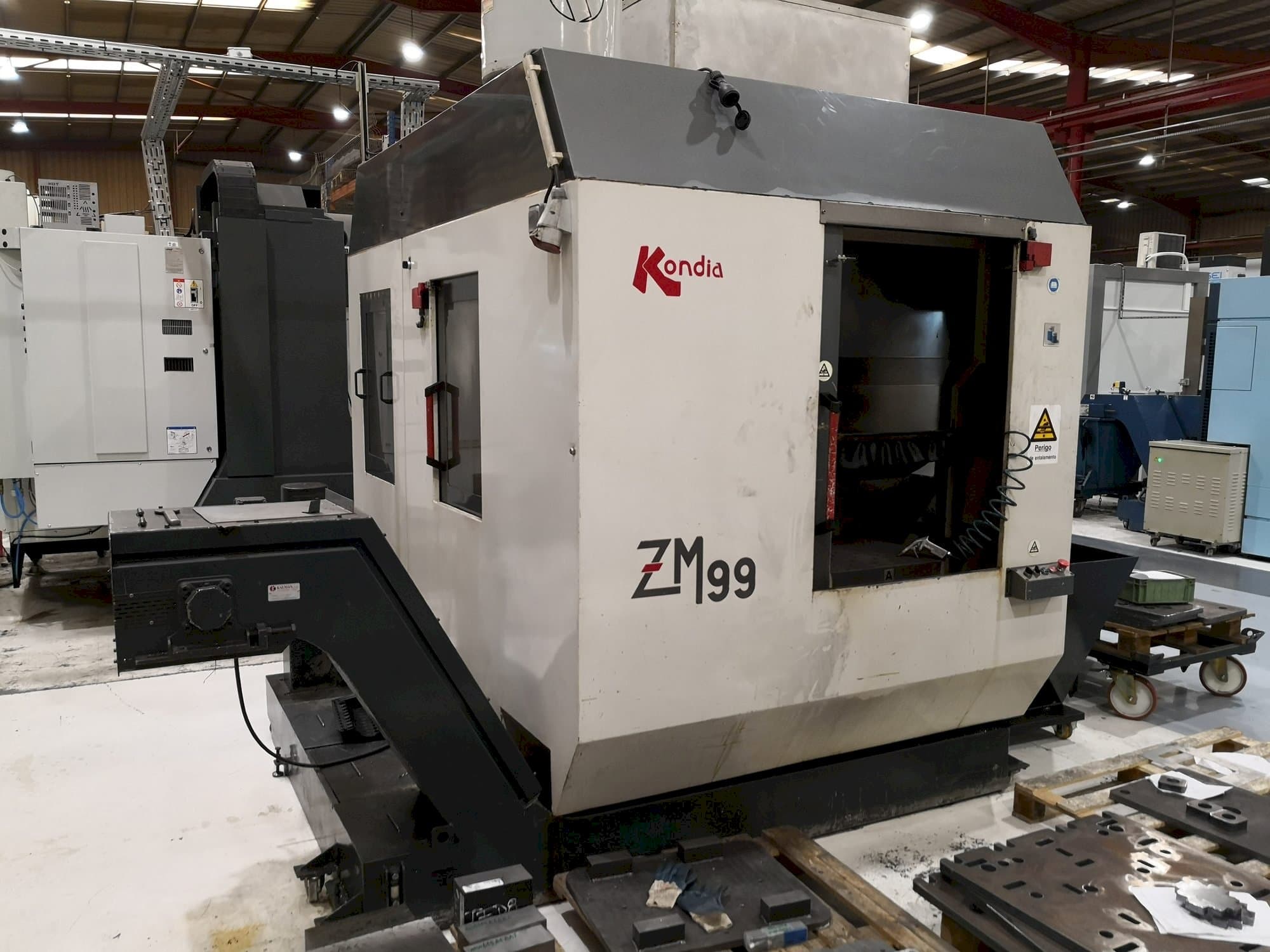 Vista frontale della macchina KONDIA ZM99