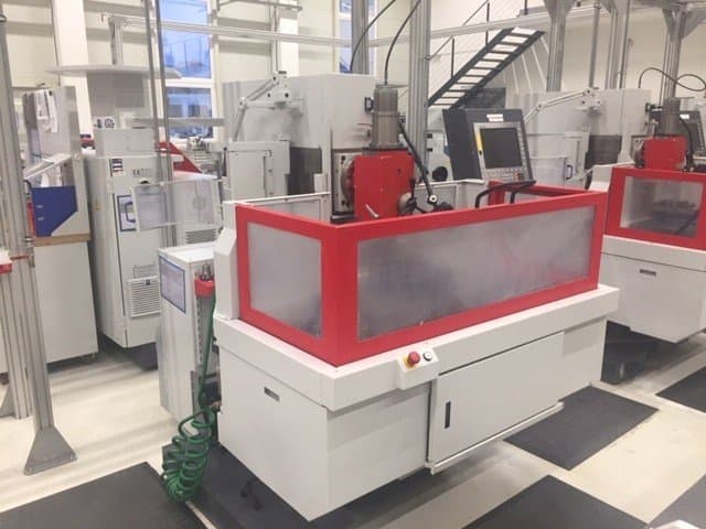 Vista frontale della macchina EMCO Emcomat FB-450 MC