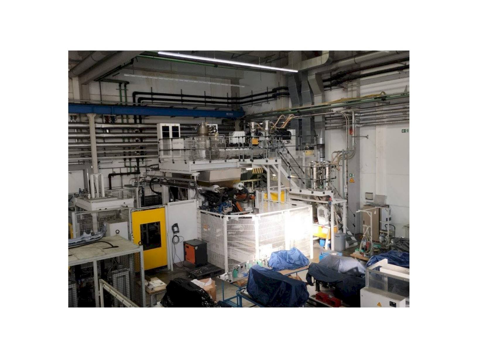 Vista frontale della macchina EXTRAPLAST 140to