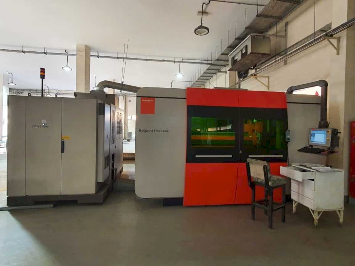 Vista frontale della macchina Bystronic BySprint Fiber 4020