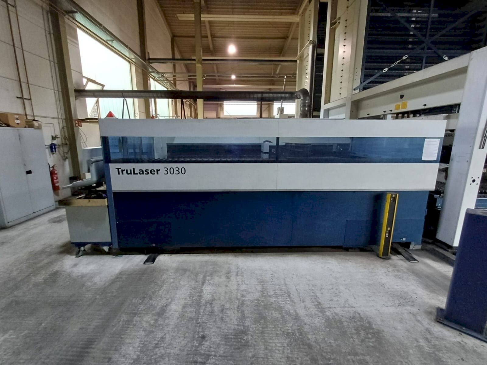 Vista frontale della macchina TRUMPF TruLaser 3030