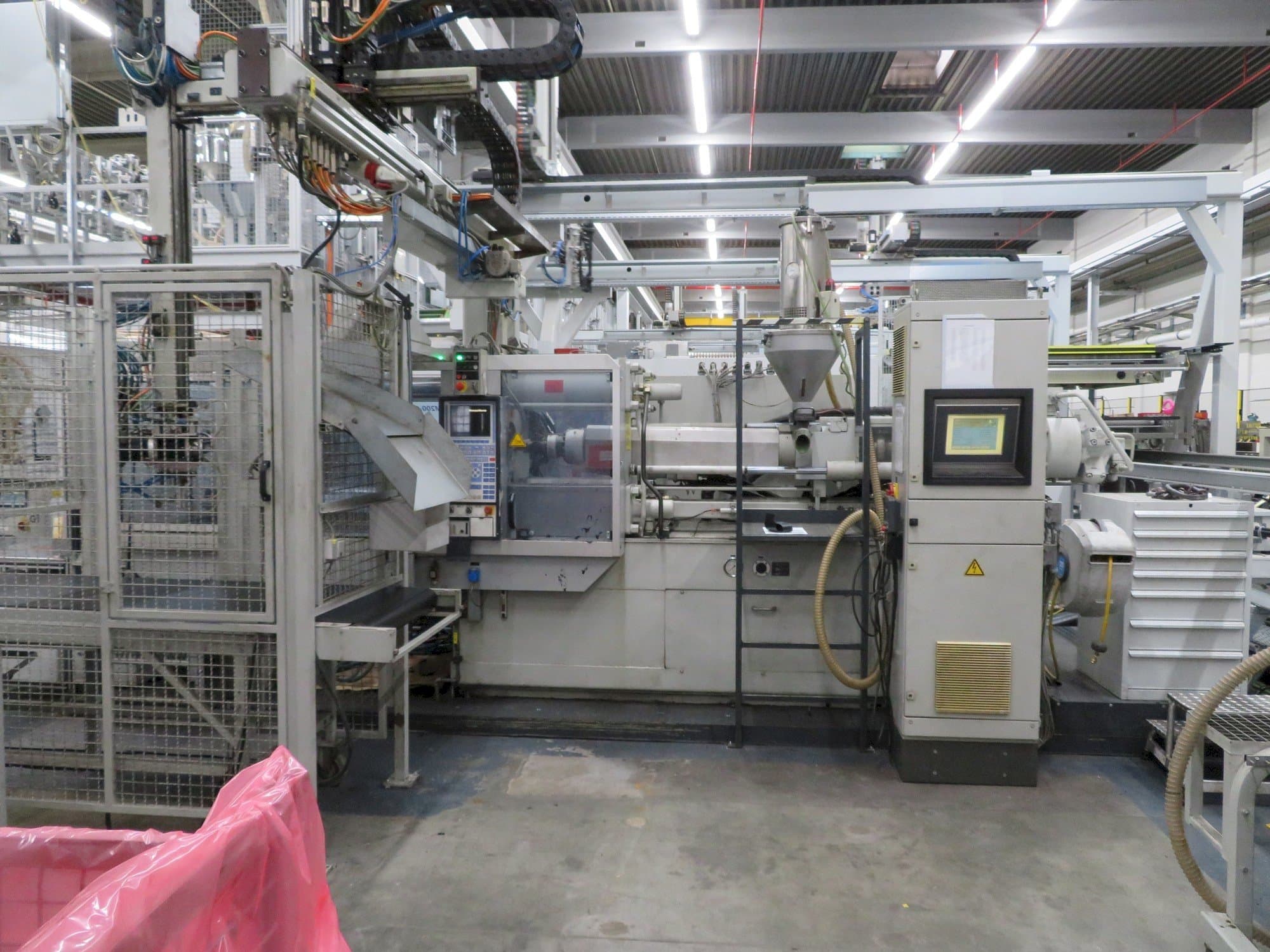 Vista frontale della macchina Krauss Maffei 200-1400 C2