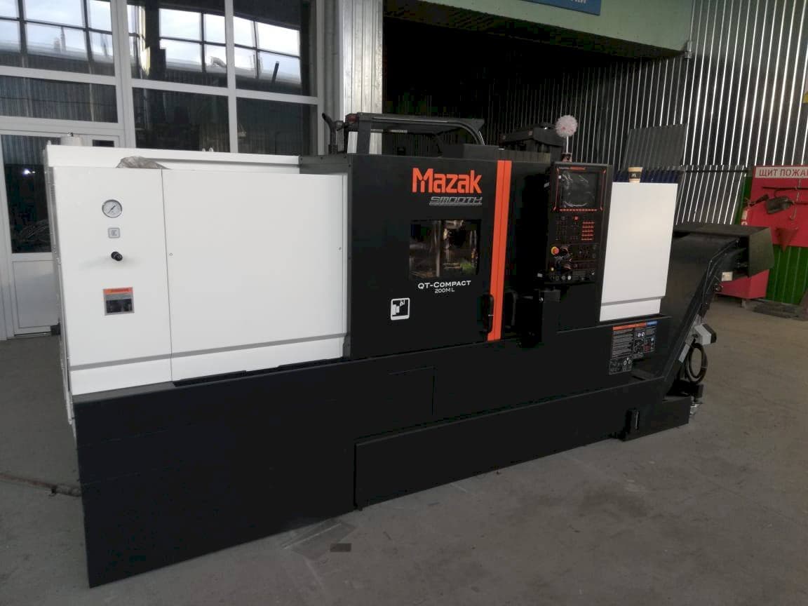 Vista frontale della macchina Mazak QT- COMPACT 200ML