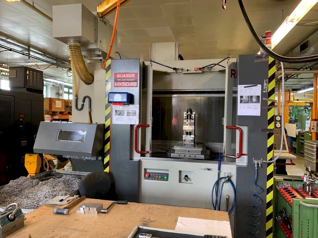 Vista frontale della macchina Quaser HX504B