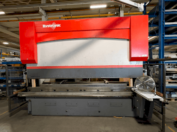 Vista frontale della macchina Bystronic PR 200x4100