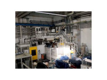 Vista frontale della macchina EXTRAPLAST 140to