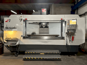 Vista frontale della macchina HAAS VF-7/40