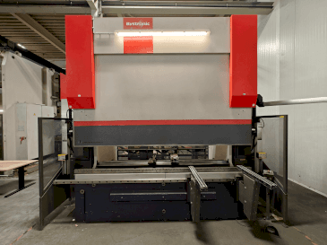 Vista frontale della macchina Bystronic Xpert100x3100