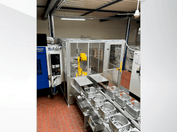 Vista frontale della macchina FANUC M710 iC 70
