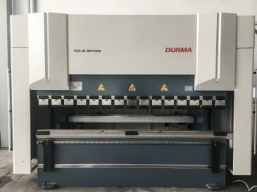 Vista frontale della macchina Durma AD-S 30135