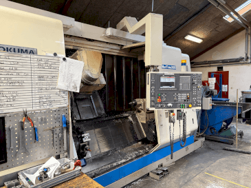 Vista frontale della macchina Okuma MacTurn 350